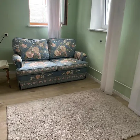 Erdgeschosswohnung Mit Separatem Eingang