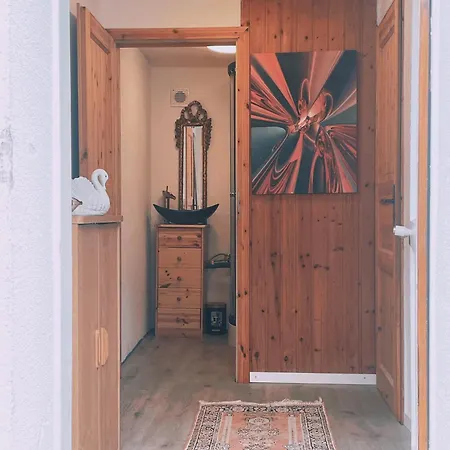 Erdgeschosswohnung Mit Separatem Eingang *